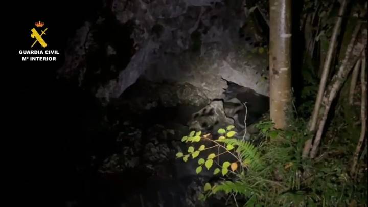 La Guardia Civil rescata a dos espeleólogos en una cueva de Picos de Europa de madrugada