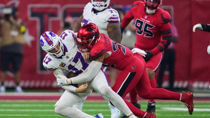 Bills QB Allen upbeat in dismissing questions about soreness, despite padded right throwing elbow