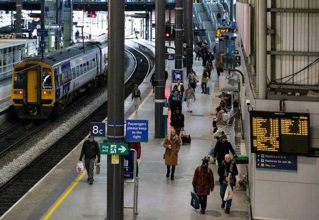 Passengers told not to travel after power outage at Leeds station sparks chaos