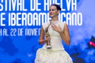 El 51 Festival de Huelva comienza con la actuación de Manu Sánchez y entrega los Premios Luz a Yon González y Milena Smit