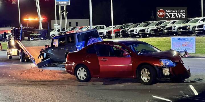 One injured, another in custody after head-on crash in Springfield