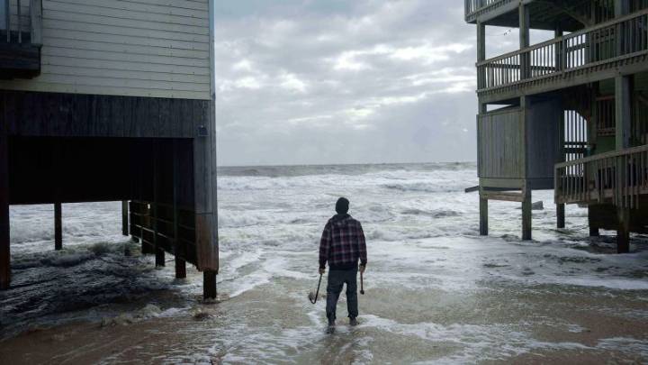 Homes are collapsing in North Carolina. It could spell trouble for other coastal areas, too