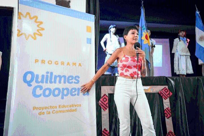 Mayra visitó la Escuela 1 para conocer los proyectos impulsados con el programa Quilmes...