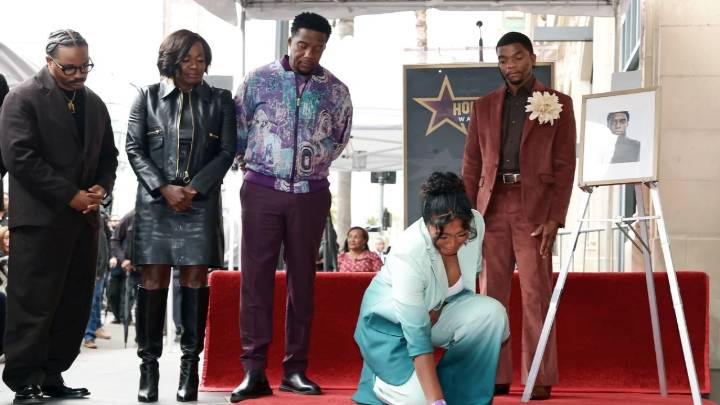 Chadwick Boseman’s wife Simone Ledward breaks down, places his shoes as he's honoured w...