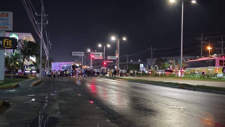 Vuelos cancelados y turistas afectados por el bloqueo en la carretera federal 307