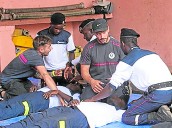 Parte del grupo de bomberos guipuzcoanos atrapados en Guinea Bissau aterriza en España