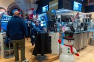 Sube Nasdaq 0.65%, pero registra pérdida mensual