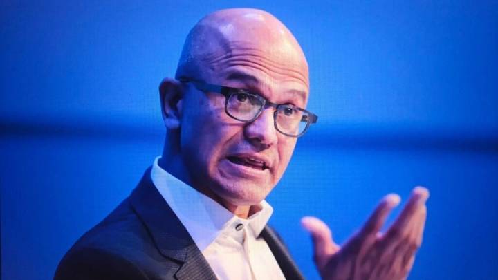 Acciones de Microsoft retroceden mientras Nadella alerta sobre el verdadero cuello de botella de la IA