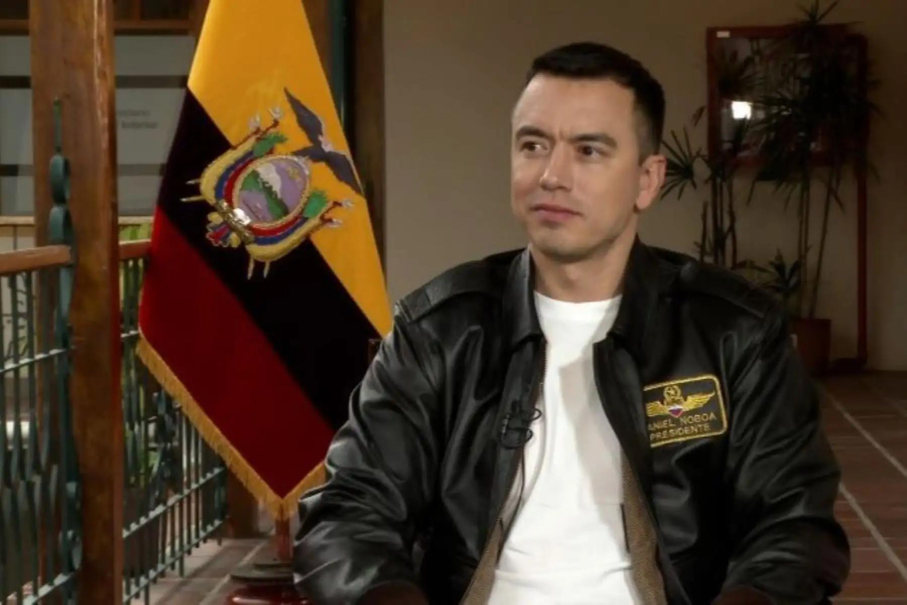 Ecuador: Noboa aparta de sus cargos a seis ministros tras derrota en el referendo