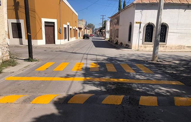 Señalización vial en áreas escolares