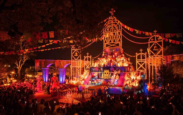 México honra a sus muertos con un monumental desfile (FOTOS)