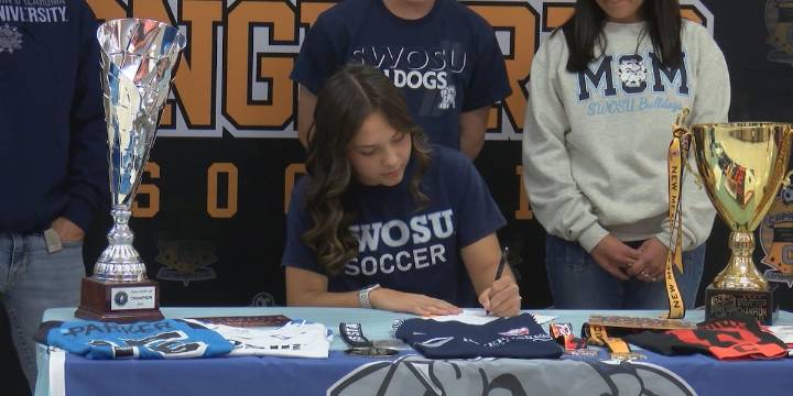 Caprock’s Alyssa Graves signs National Letter of Intent