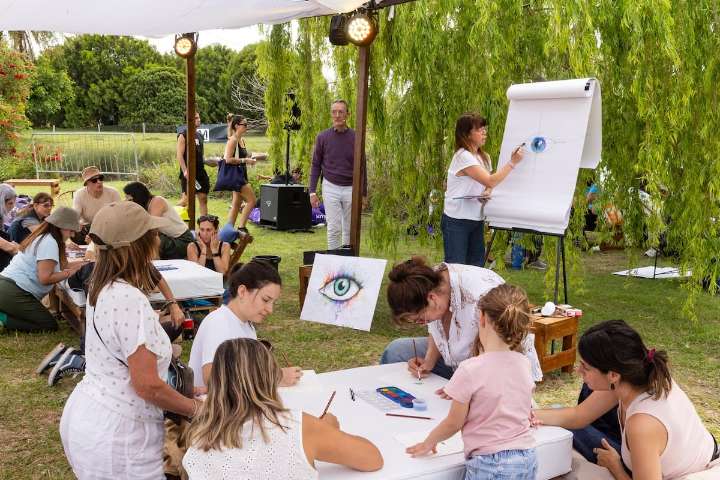 La meditación con arte que emocionó al público del Bienestar Fest
