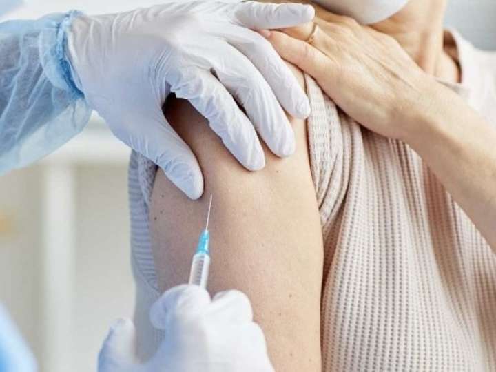 Una inesperada donación de vacunas del Covid llega en plena traba con las dosis de Pfizer y los casos en ascenso