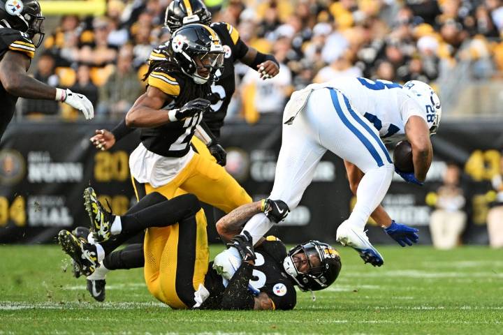 Deadspin | Steelers' defense dominates to knock off Colts