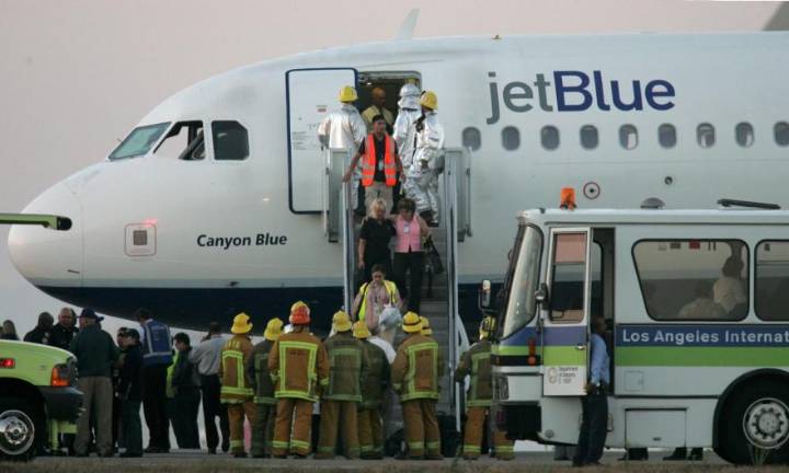 Un Airbus de JetBlue aterriza de emergencia en Florida y deja varios pasajeros heridos