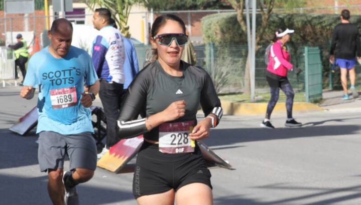 Corren juarenses en Carrera CANACO 2025