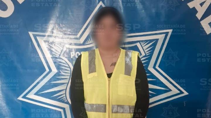 Fue a surtirse. Detienen a mujer por robar varias prendas de ropa en tienda de Gómez Palacio