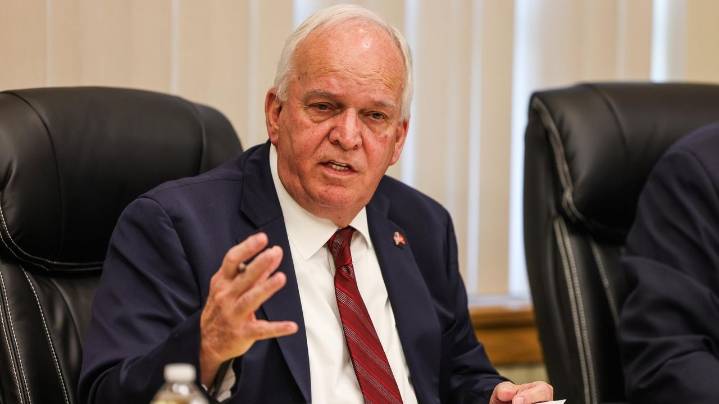 Village of Islandia bans email complaints