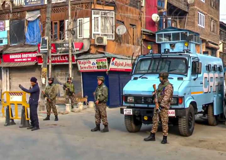 J-K: Staff, Students of GMC Hospitals in Anantnag, Srinagar Directed to Label Their Lockers