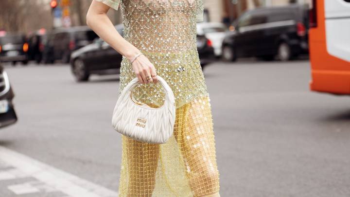 Las 5 faldas de flecos, lentejuelas y más de Zara, Mango y Massimo Dutti para ser la mejor vestida en Navidad 2025