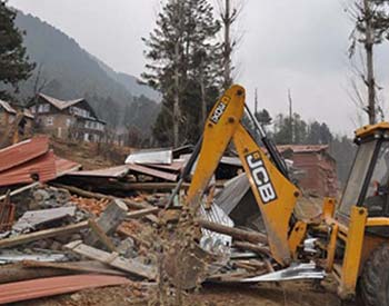 Jammu Admin Demolishes Illegal Structures, Reclaims 3.5 Kanal Land