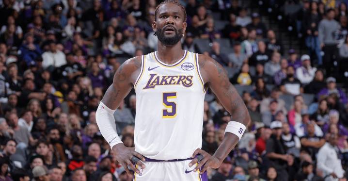 Deandre Ayton says LeBron James presence helps him be a better defender