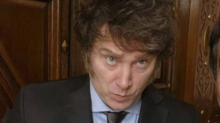 Otro golpe de Milei y adiós al sueño de la casa propia: suben las tasas de créditos UVA