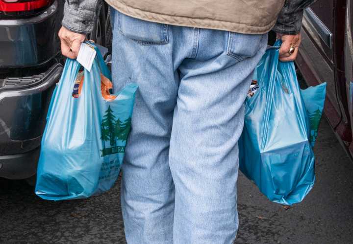 Local Vietnam veterans deliver 250 Thanksgiving meals