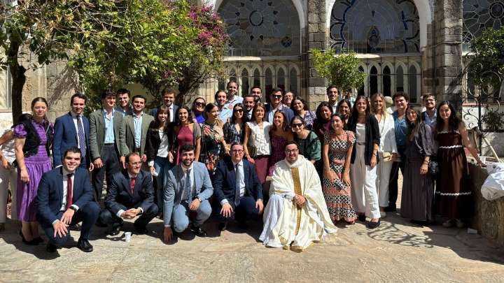 La brecha generacional de la fe en Badajoz: ¿los jóvenes la abandonan o regresan a ella?