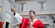 Nueve obispos españoles realizan hoy una visita al Papa en plena polémica por la supuesta pederastia del obispo de Cádiz