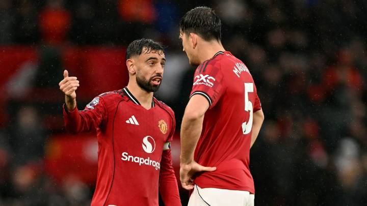 Gary Neville tells 'ageing' Man United 'spine' to do better