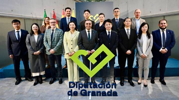 La Diputación de Granada recibe a una delegación de empresarios chinos para "atraer inversiones"