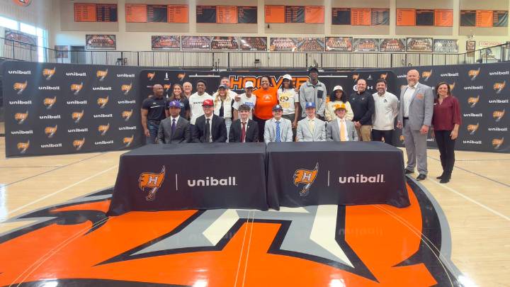 Hoover honors fall signees