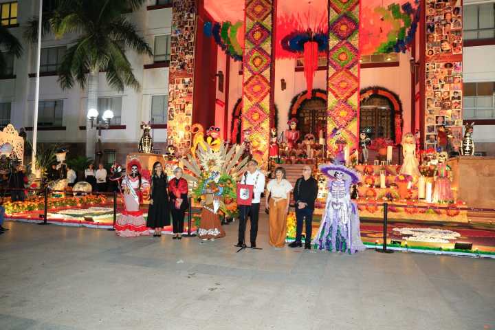 Premian Américo Villarreal y María Santiago concurso estatal de catrinas y catrines