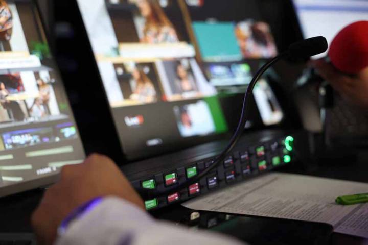 Opinión pública tica reacciona contra subasta de frecuencias radiales