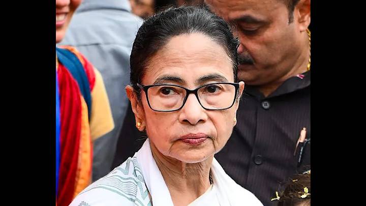 CM assures every possible help for Konnagar BLO under treatment