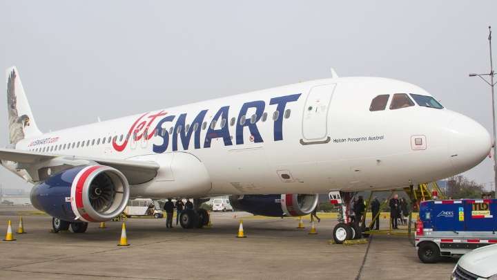 JetSmart enfrenta un paro de 24 horas por despidos y contratación de extranjeros