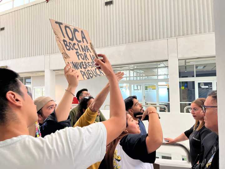 Tensión en la UNLaR por el cobro de inscripción a nuevos estudiantes