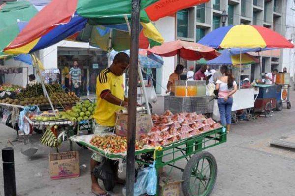 El desempleo bajó 0,9 puntos porcentuales en octubre de 2025 y se ubicó en 8,2%, reveló el DANE