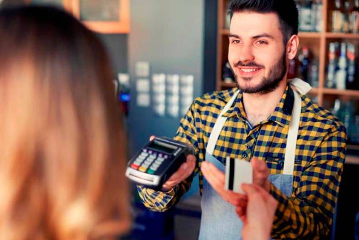 Clientes de BBVA ahora podrán retirar dinero en tiendas D1