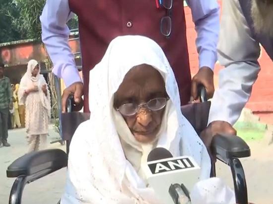 111-year-old casts vote in Bihar polls, says "fulfilled my duty" [ FULL VIEW ]