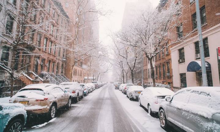 Nueva York recibe la primera nevada de la temporada mientras se prepara para potente vórtice polar