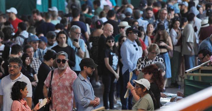 Calor y voto obligatorio: por qué esta elección registra filas inusuales desde temprano