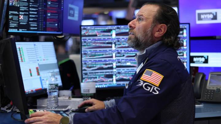 Stocks whipsaw amid AI bubble fears, Fed uncertainty