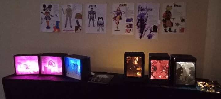 Superhéroes de luz: Estudiantes de Diseño cerraron el año con una exposición que combinó creatividad y aprendizaje