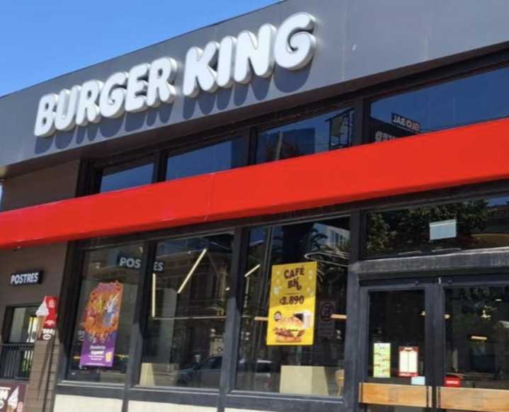 “Nos gritaba y nos hacía lavar con…”: extrabajadoras relatan horror en local de Burger King
