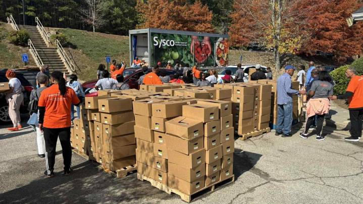 Church feeds more than 5,000 throughout metro Atlanta as SNAP benefits remain in limbo