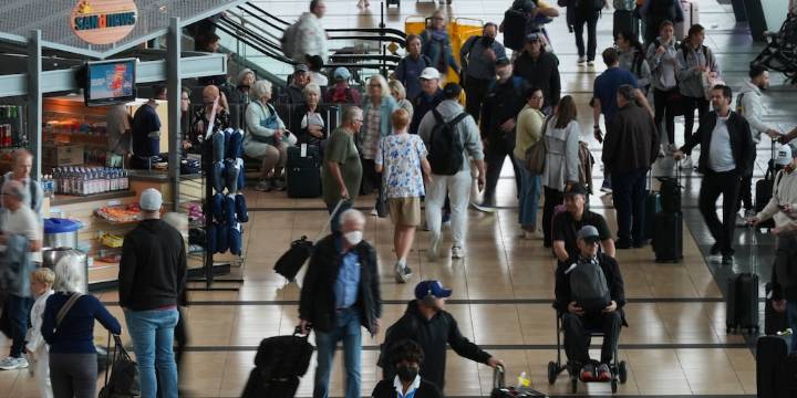 Las aerolíneas estadounidenses cancelaron más de 3.500 vuelos y retrasaron otros 3.700 en medio del cierre de gobierno