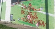 Vandalizaron murales de la Selección Argentina con mensajes en contra de Chiqui Tapia